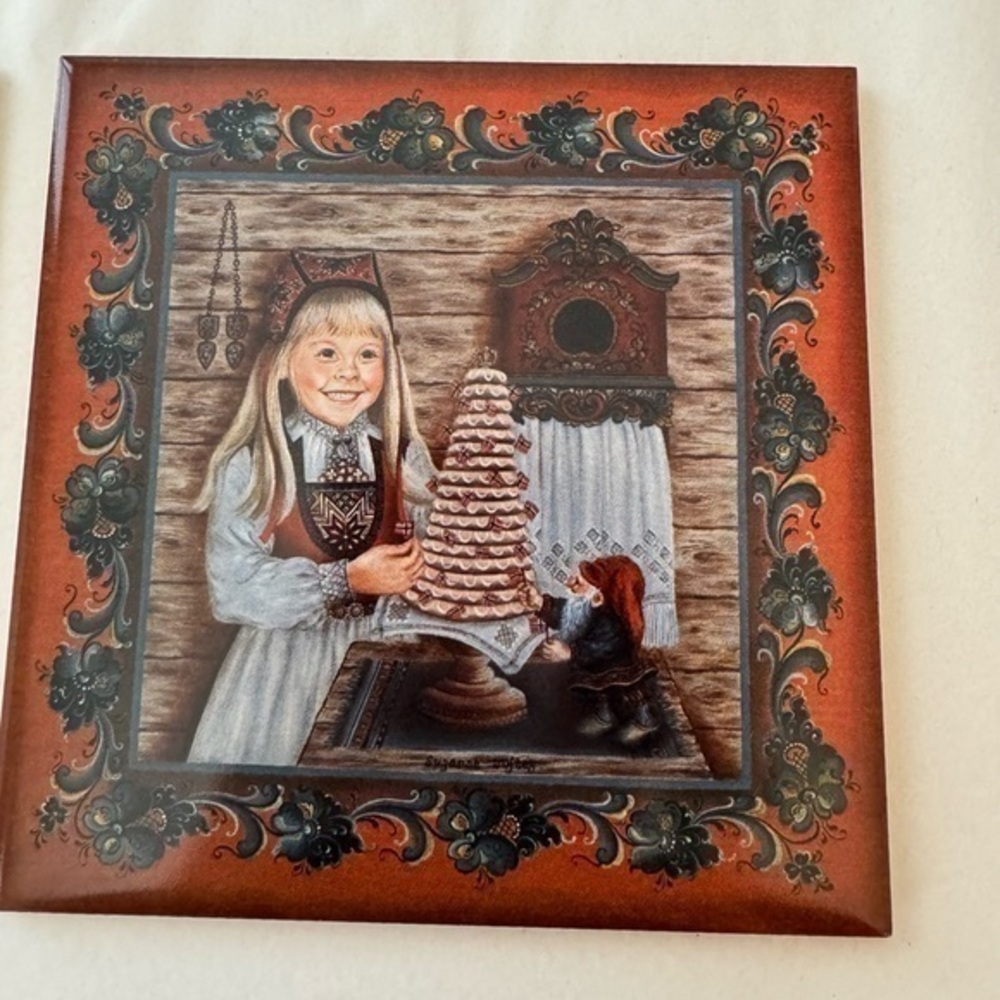 2 x Suzanne Toftey‎ Vintage Norwegian Norsk Traditional Ceramic Trivet Plaques - Picture 2 of 7